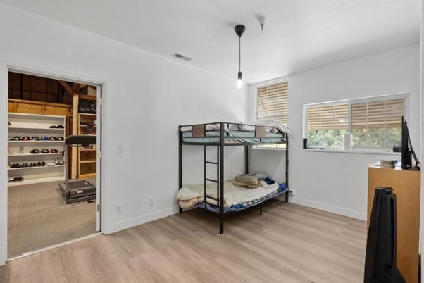 Interior, Pendant Lights, Wood Texture Flooring