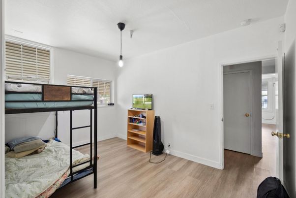Interior, Pendant Lights, Wood Texture Flooring