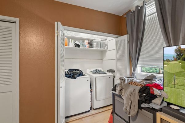 Interior, Washer, Wood Texture Flooring