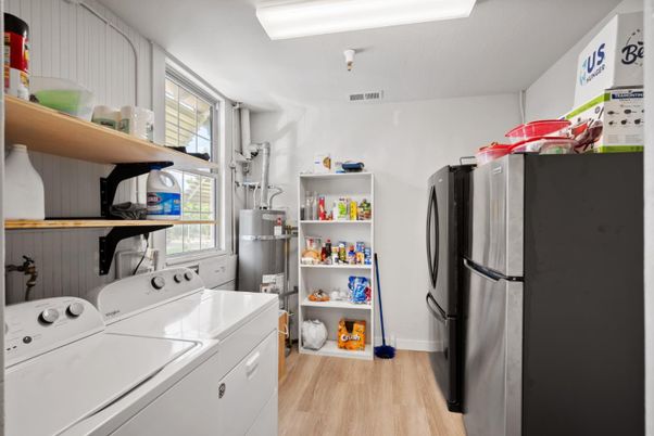 Interior, Washer, Wood Texture Flooring