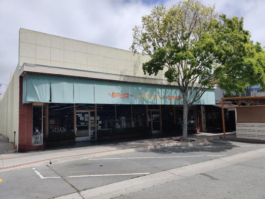 Exterior, Facade, Modern