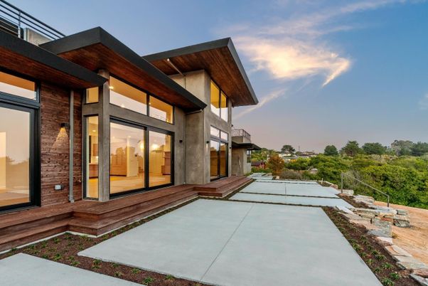 Backyard, Exterior, Facade, Brick Facade, Modern
