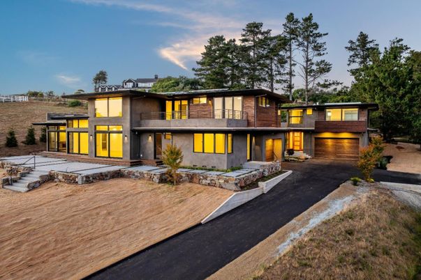 Attached, Backyard, Exterior, Facade, Modern