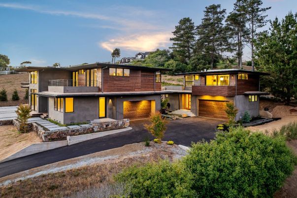 Attached, Backyard, Exterior, Facade, Modern