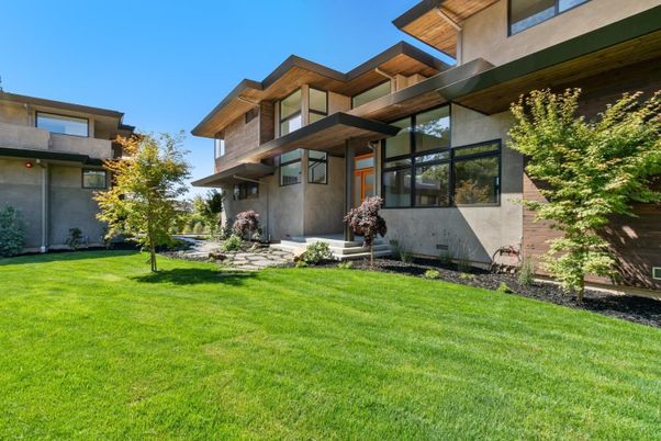 Backyard, Exterior, Facade, Modern