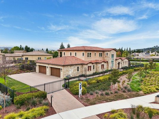 Attached, Exterior, Facade, Mediterranean