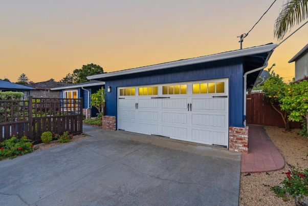 Detached Garage, Exterior