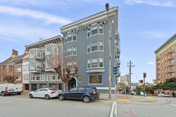 Exterior, Facade, Rowhouse