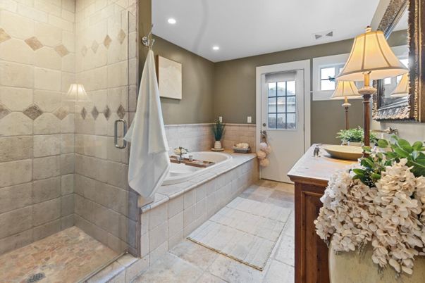 Bathroom, Interior, Recessed Lighting