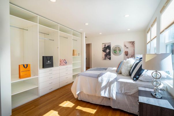 Bedroom, Interior, Recessed Lighting, Walk-in Closets, Wood Texture Flooring