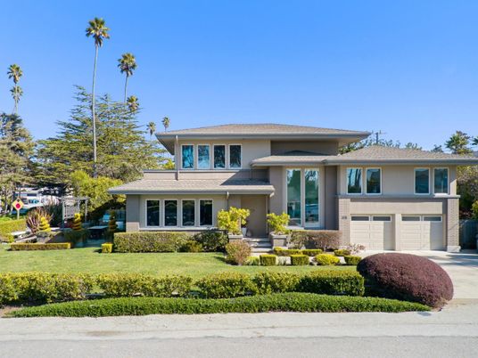 Attached, Exterior, Facade, Split Level