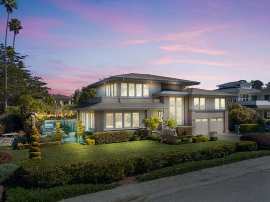 Backyard, Exterior, Facade, Modern
