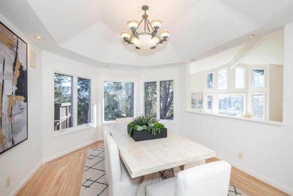 Chandelier, Dining room, Interior, Recessed Lighting, Wood Texture Flooring