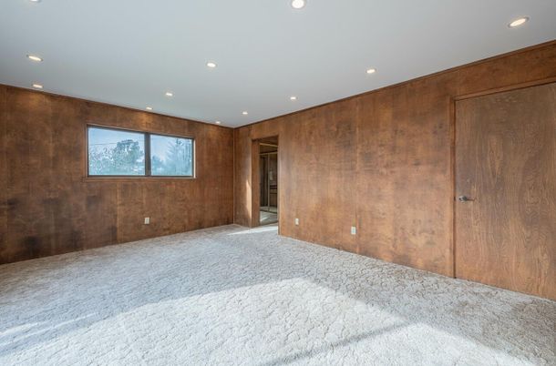 Empty room, Interior, Recessed Lighting, Wooden Walls