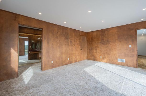 Empty room, Interior, Recessed Lighting, Wooden Walls