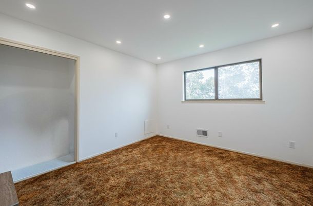 Empty room, Interior, Recessed Lighting