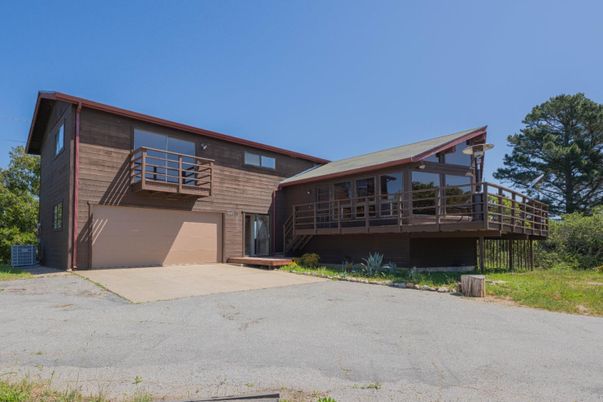 Attached, Exterior, Facade, Modern