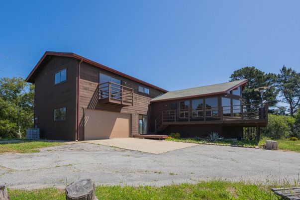 Attached, Exterior, Facade, Modern