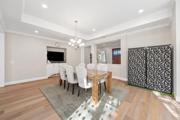 Chandelier, Dining room, Interior, Recessed Lighting, Wood Texture Flooring