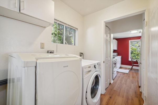 Interior, Washer, Wood Texture Flooring