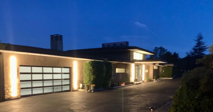 Attached, Exterior, Facade, Modern