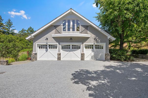 Attached, Exterior, Facade, Farmhouse