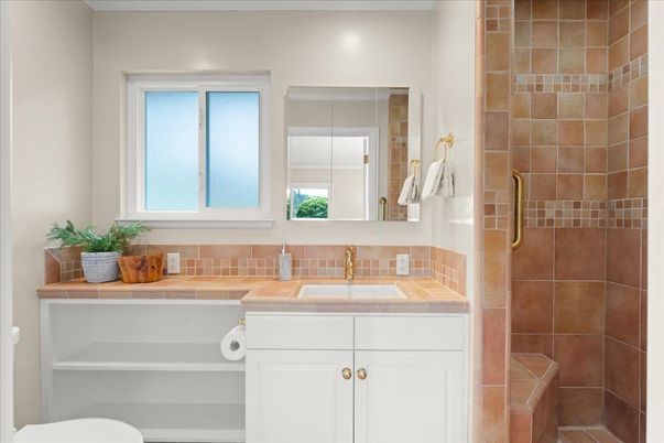 Bathroom, Interior, Tile Countertops