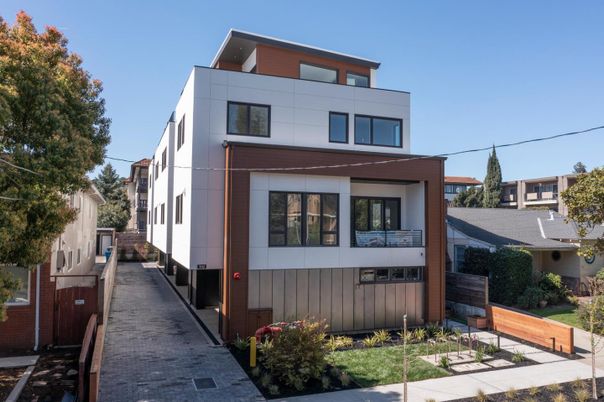 Exterior, Facade, Modern