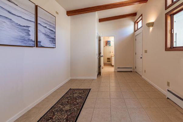Empty room, Interior, Wooden Beams
