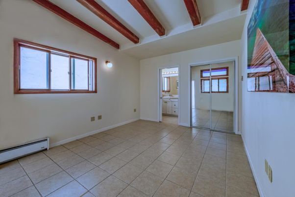 Empty room, Interior, Wooden Beams