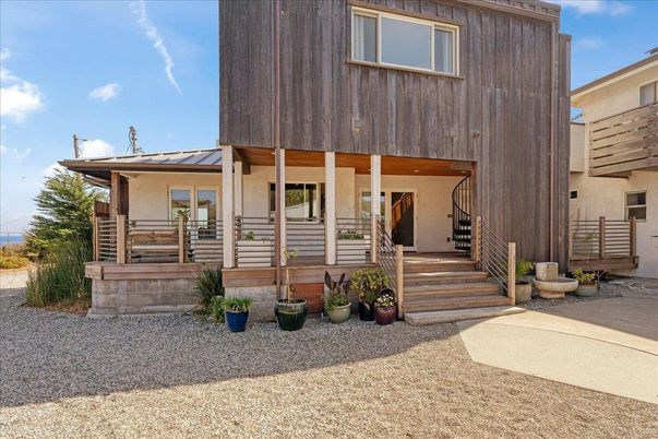 Attached, Backyard, Exterior, Facade, Modern