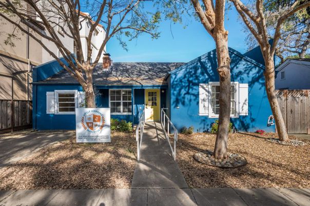 Exterior, Facade, Ranch