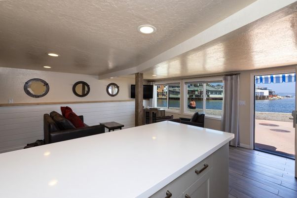 Interior, Kitchen, Recessed Lighting, Water, Wood Texture Flooring