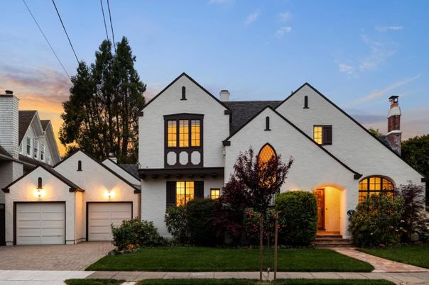 Attached, Exterior, Facade, Spanish Mediterranean