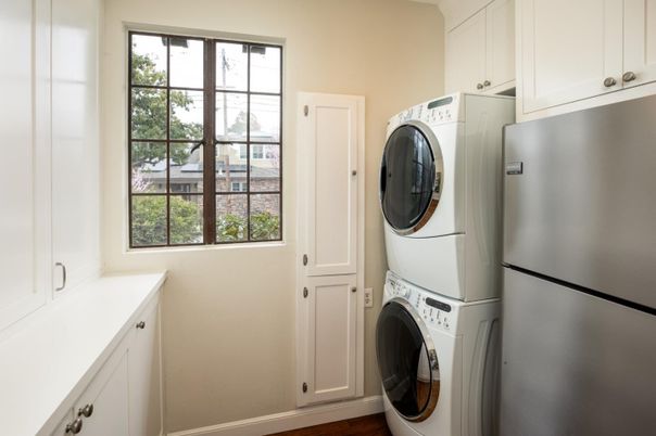 Interior, Utility Closets, Washer, Wood Texture Flooring