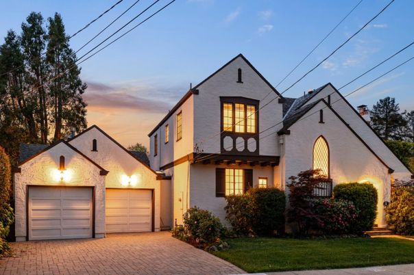 Attached, Exterior, Facade, Tudor Revival
