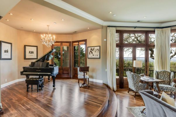 Chandelier, Interior, Piano, Recessed Lighting, Wood Texture Flooring
