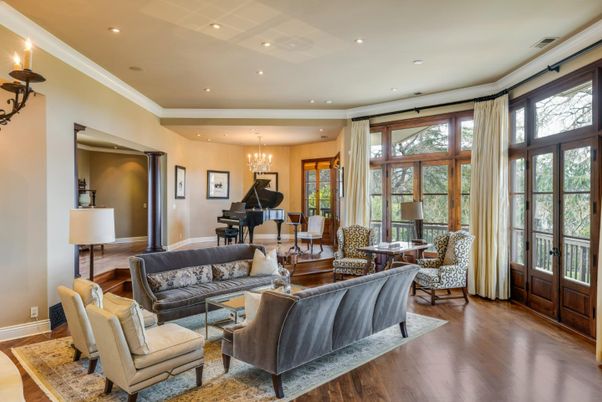 Chandelier, Interior, Living room, Piano, Recessed Lighting, Wood Texture Flooring