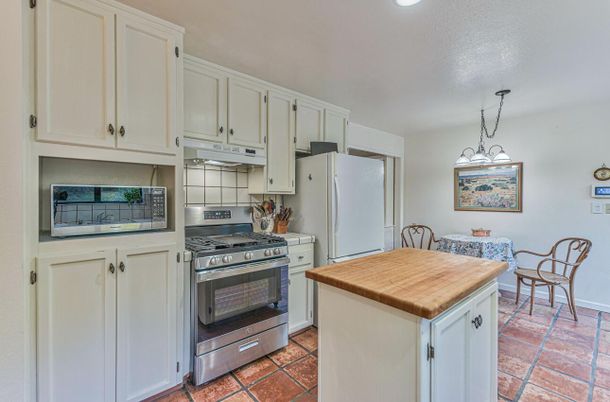 Dining room, Interior, Kitchen, Pendant Lights, Stainless Steel Appliances