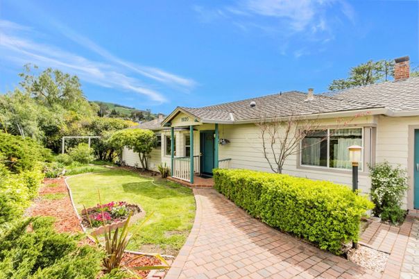 Attached, Exterior, Facade, Ranch