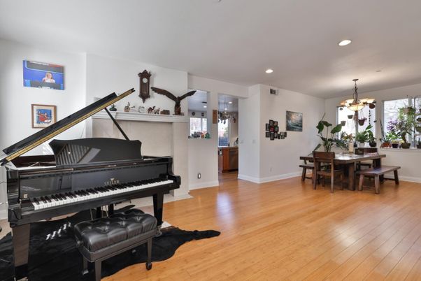 Chandelier, Dining room, Interior, Piano, Recessed Lighting, Wood Texture Flooring