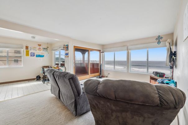 Interior, Living room, Water