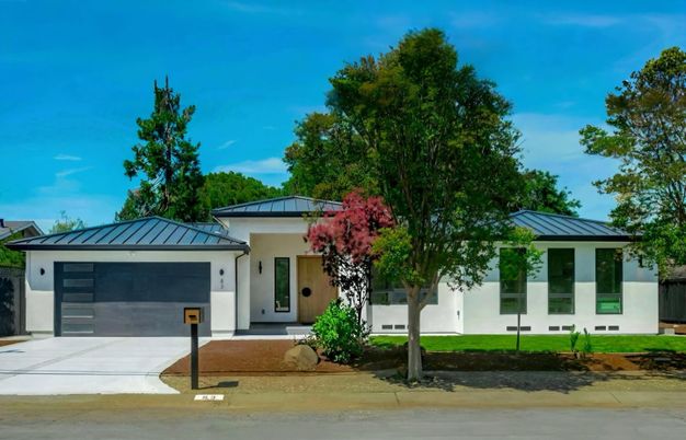 Attached, Exterior, Facade, Modern