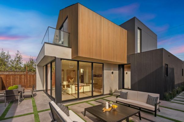Backyard, Exterior, Facade, Modern