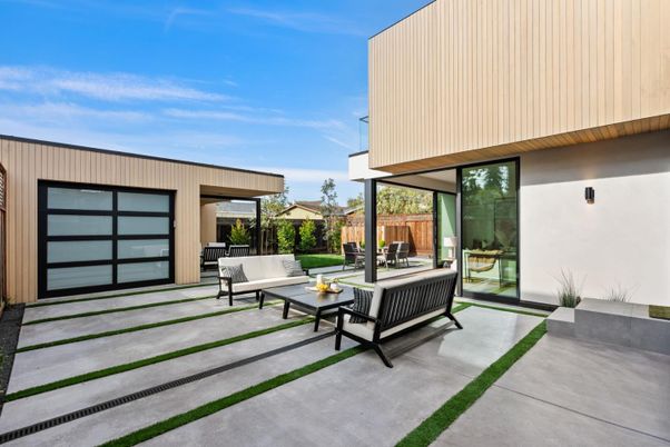 Backyard, Exterior