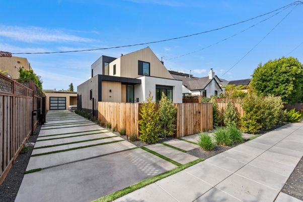 Backyard, Exterior, Facade, Modern