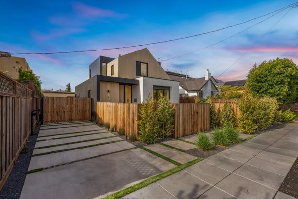 Backyard, Exterior, Facade, Modern
