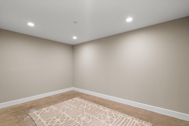 Empty room, Interior, Recessed Lighting