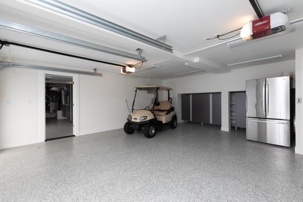 Garage, Interior