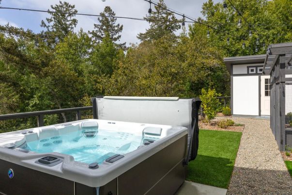 Exterior, Hot Tub